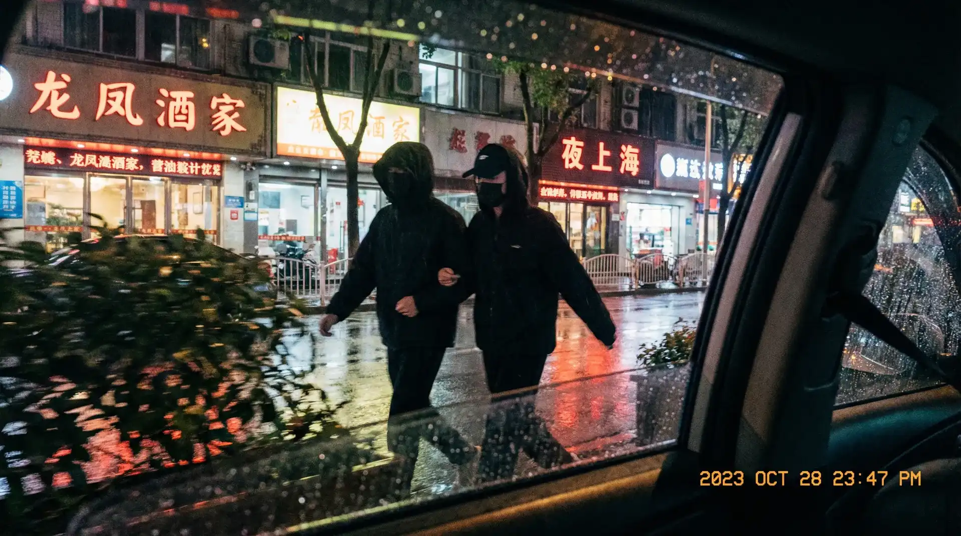 爱体育官网 - 顶流明星深夜密会现场抓拍照片